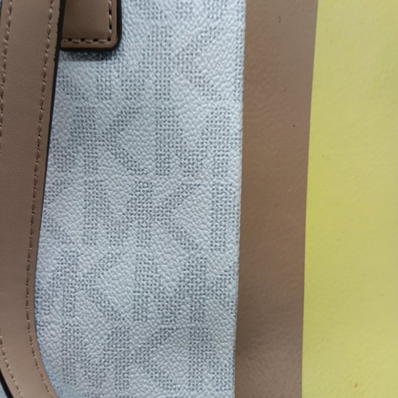 Michael kors bag with yellow stripe - Picture 2 of 5